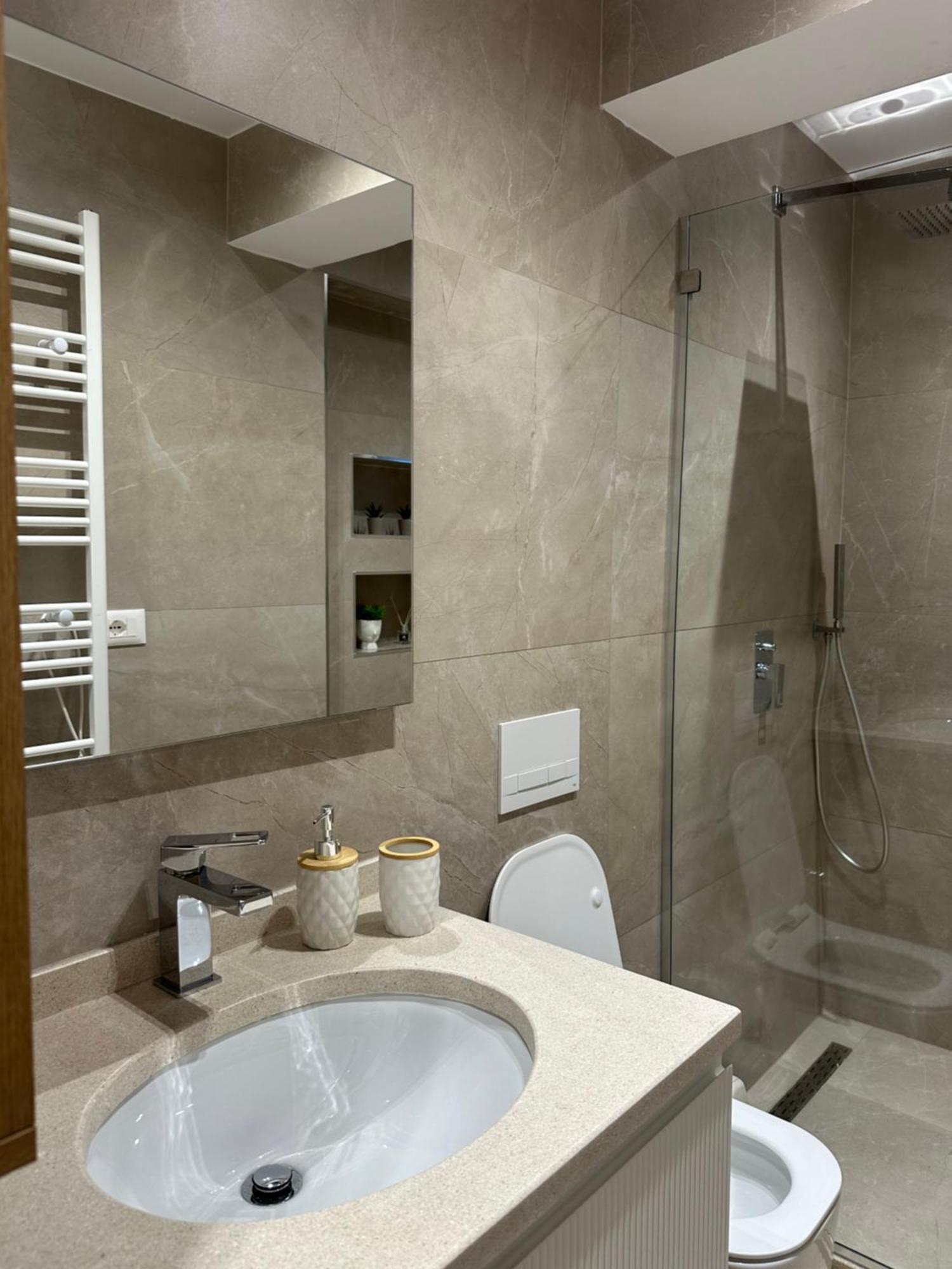 Glenis Luxury *